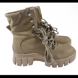 Guess Hearly Beige Lug Sole Combat Boots Sz 8.5M